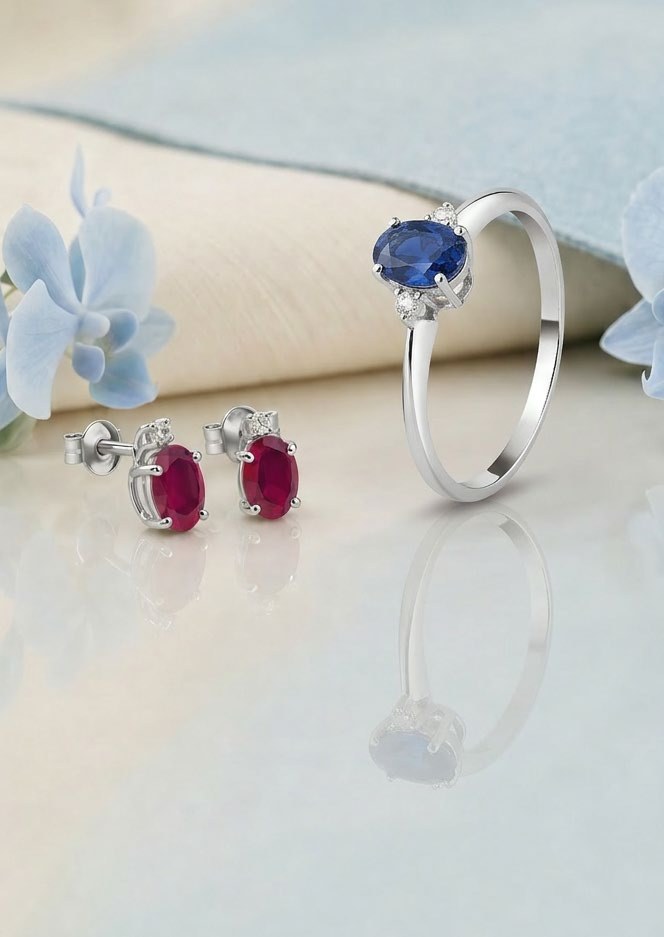 Collezione Easy Color di Conte Diamonds: anello, collana, orecchini con smeraldo, zaffiro, rubino