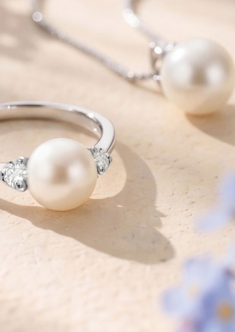 Collezione Perle di Conte Diamonds: anello, collana, orecchini con perla d'acqua dolce, diamante