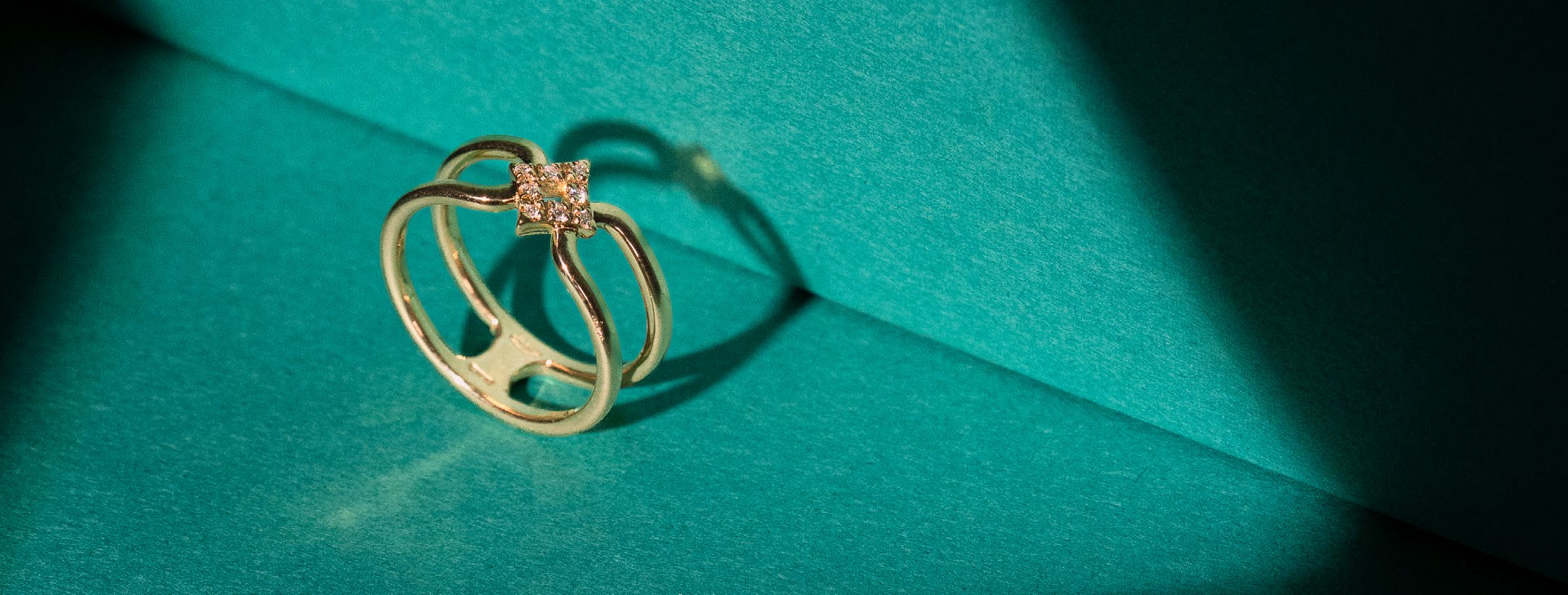 Anello della collezione Royale in oro giallo e diamanti